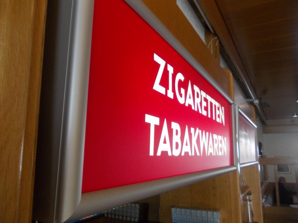 Hotel Im Bahnhof Пассау Екстер'єр фото