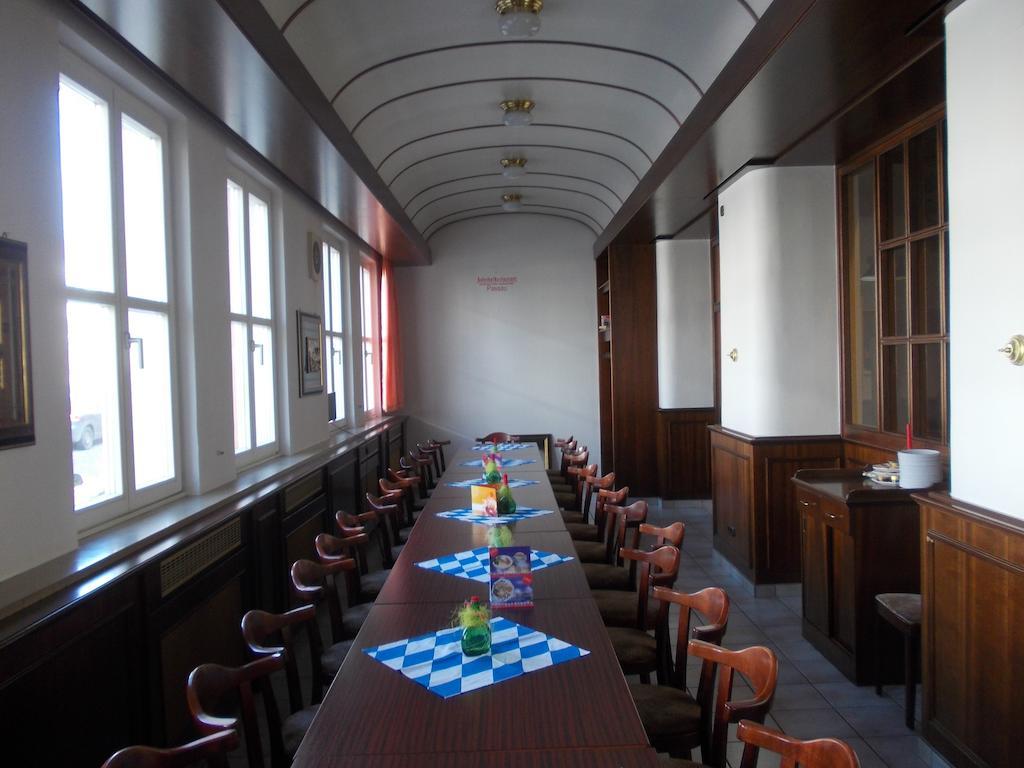 Hotel Im Bahnhof Пассау Екстер'єр фото