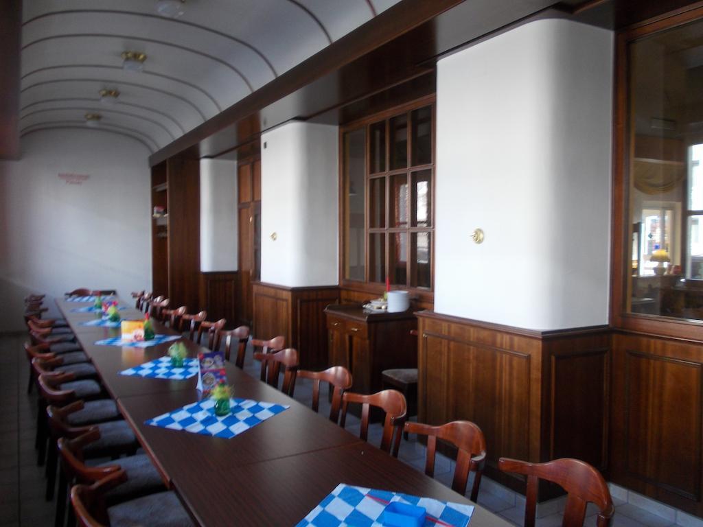 Hotel Im Bahnhof Пассау Екстер'єр фото
